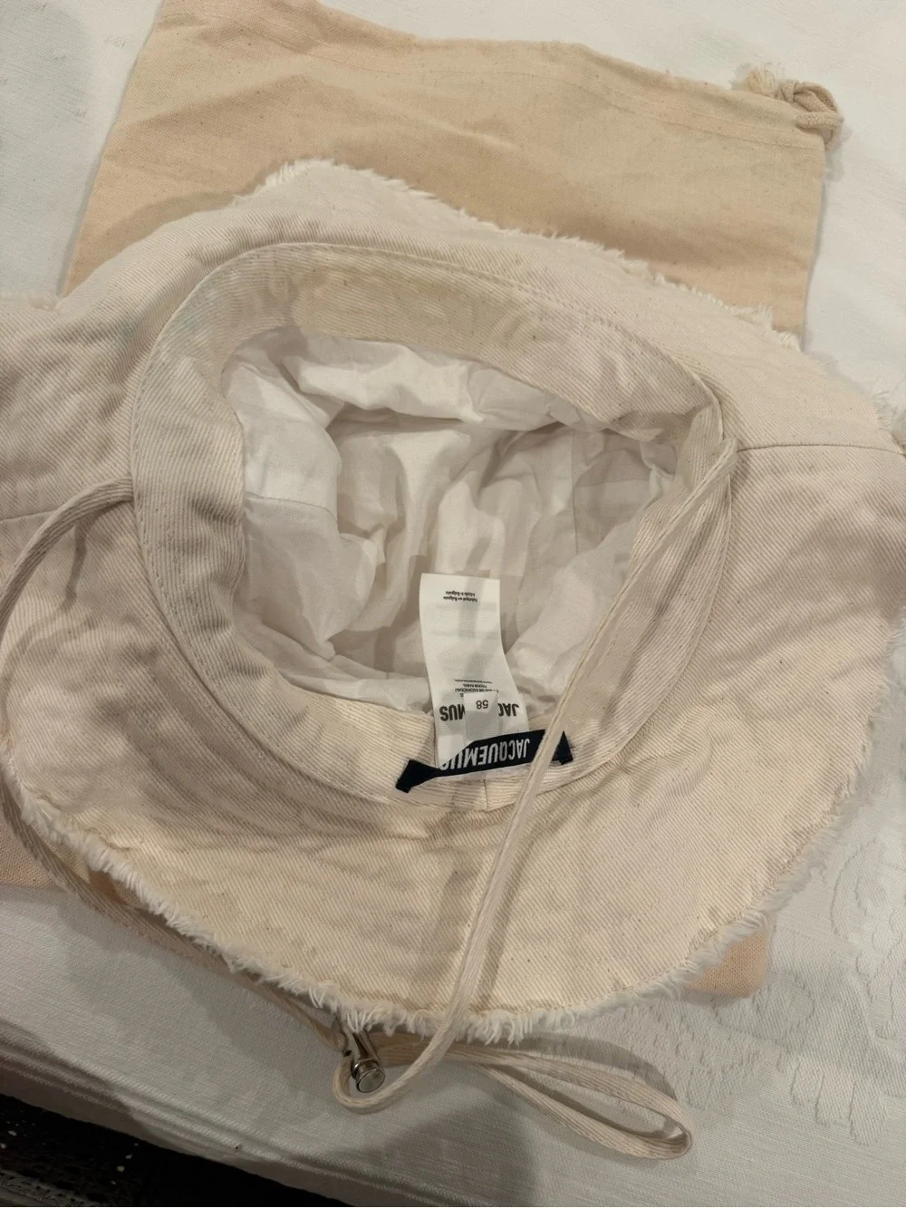 Jacquemus Off-White Artichaut Bucket Hat with Chin Strap